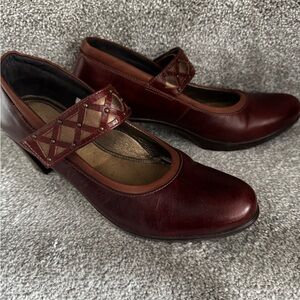 Beautiful New NAOT Brown Leather Pumps  Sz 40